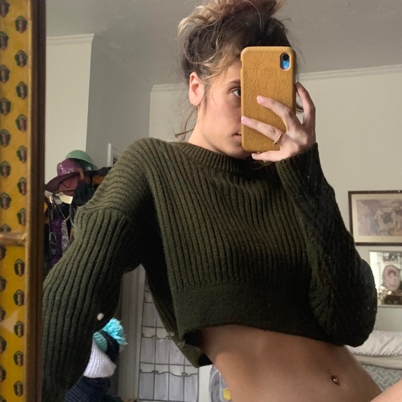 Urban outfitters green long sleeve crop top - Picture 2 of 9